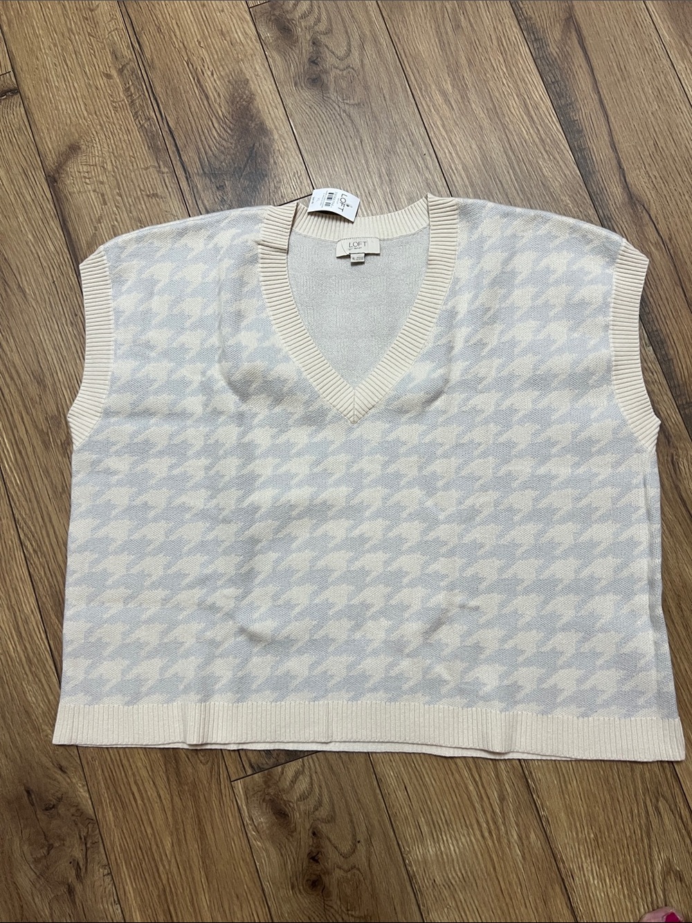 #EE LOFT Cream and Light Blue Houndstooth V-Neck Sweater Vest